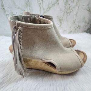 Minnetonka Leather Fringed Platform Sandals